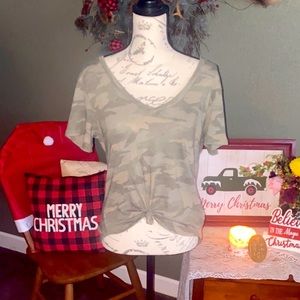 American Eagle camo tie front top short sleeve